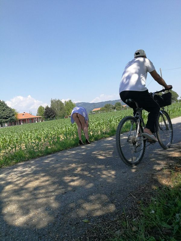 天气很好!到广阔的农村去来看看农民伯伯劳作接受贫下中农的再教育，很有必要。